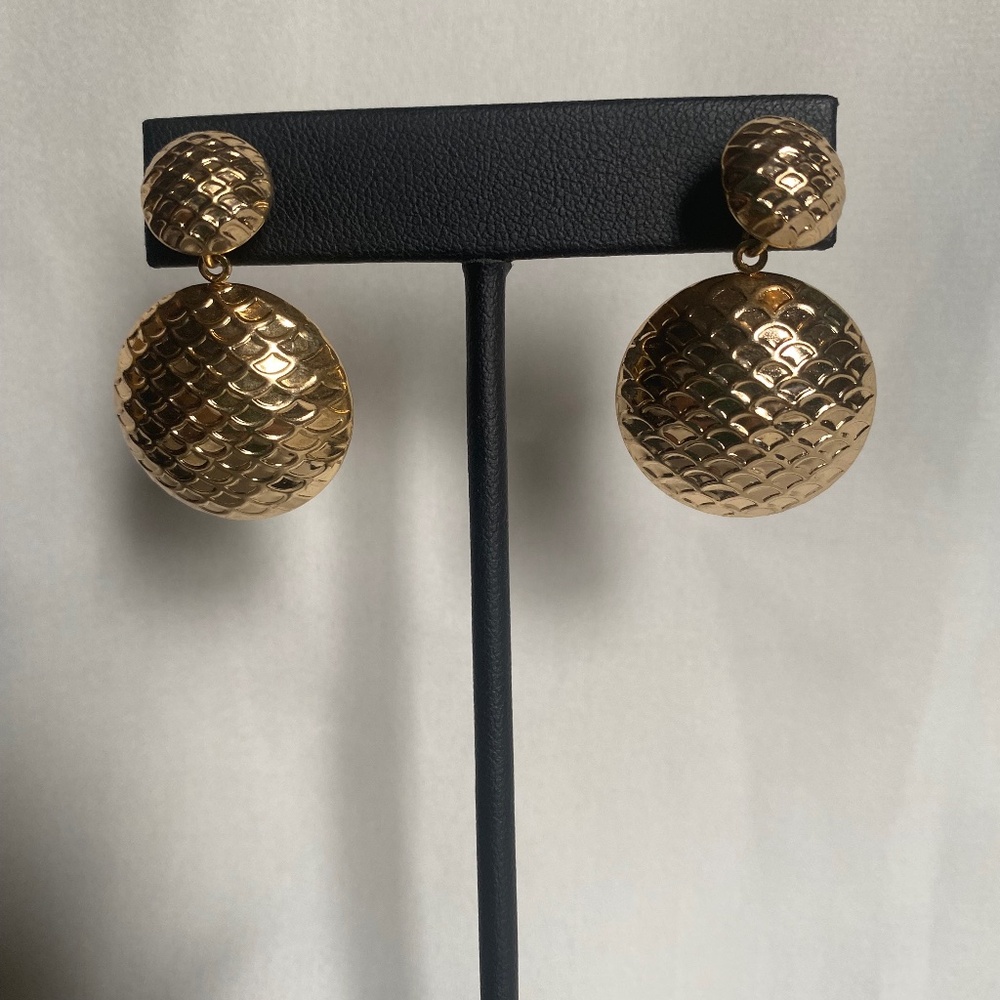 Round drop earrings